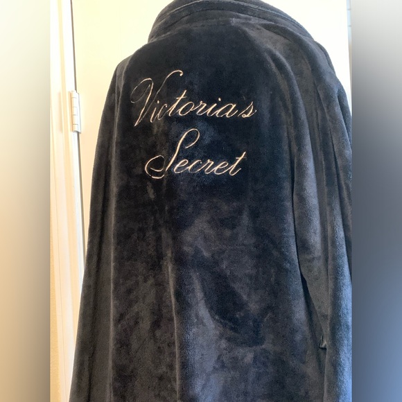 NWT VICTORIA'S SECRET Knee Length Plush Cozy Robe Black M/L - Picture 2 of 6